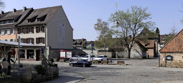 Wo jetzt noch ein paar Autos parken k...n wie die Grten dahinter und daneben.  | Foto: Hans-Peter Mller