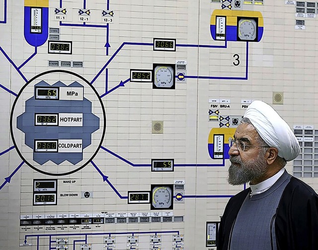 Der iranische Prsident Hassan Ruhani bei einem Besuch im Akw Buschehr  | Foto: Mohammad Berno (dpa)
