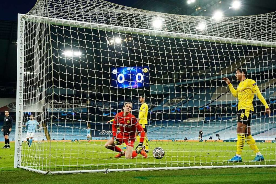 Torhter Marwin Hitzvon Borussia Dortm... von Manchester City nicht verhindern.  | Foto: Dave Thompson (dpa)