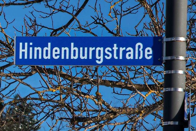 Zustzliche Hinweisschilder knnten die Person Hindenburgs kritisch einordnen.  | Foto: Hubert Gemmert