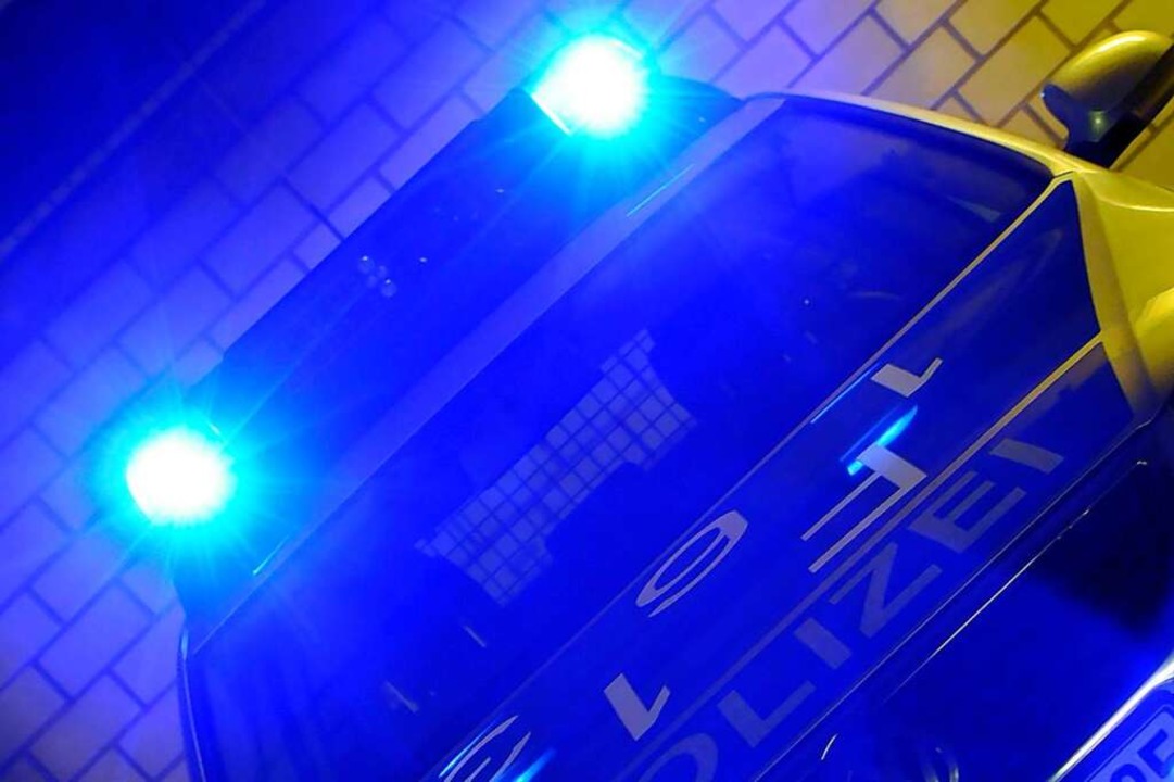 Die Polizei sucht einen Unbekannten, der einen 18-Jhrigen beraubt haben soll.  | Foto: Ingo Schneider