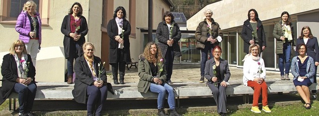 Zwlf Frauen haben sich von der Sozial...n in der Tagespflege ausbilden lassen.  | Foto: Horst David