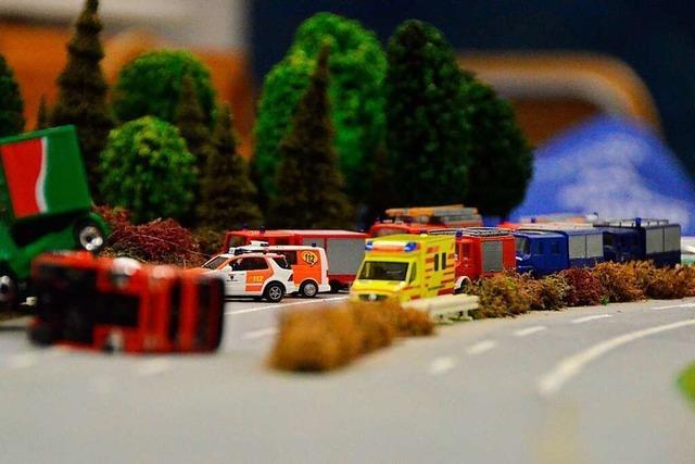 In Kenzingen ben Rettungskrfte Notflle mit Spielzeugautos