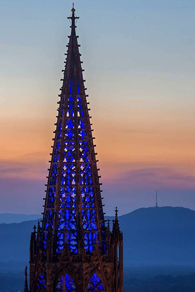 Elegant erhebt  er sich in den Himmel: der Mnsterturm.  | Foto: Tabori