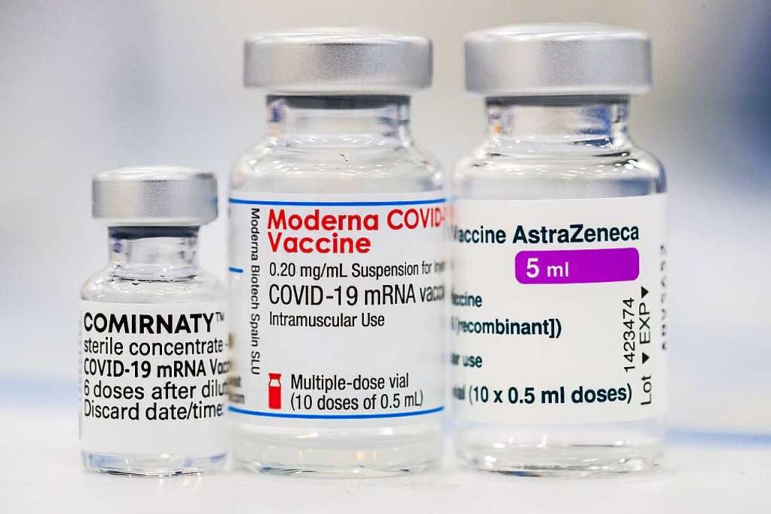 Impfstoffe von Biontech, Moderna und Astrazeneca werden eingesetzt.  | Foto: Daniel Karmann (dpa)