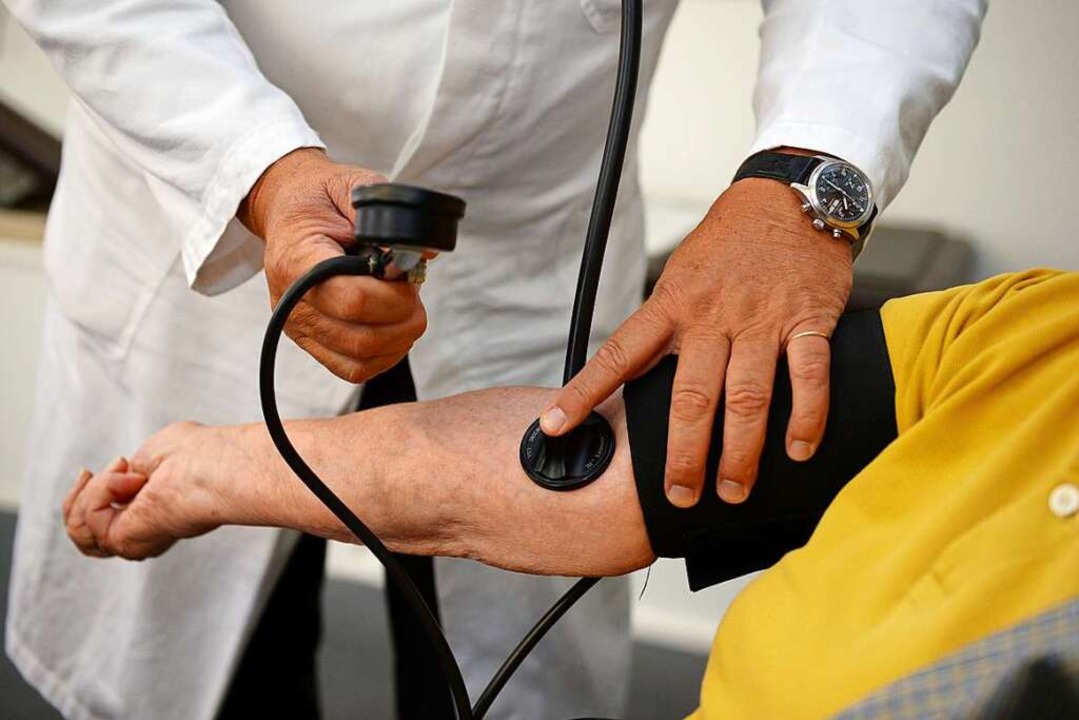 Medizinische Hilfe soll es auch ohne Krankenversicherung geben (Symbolbild).  | Foto: Bernd Weissbrod
