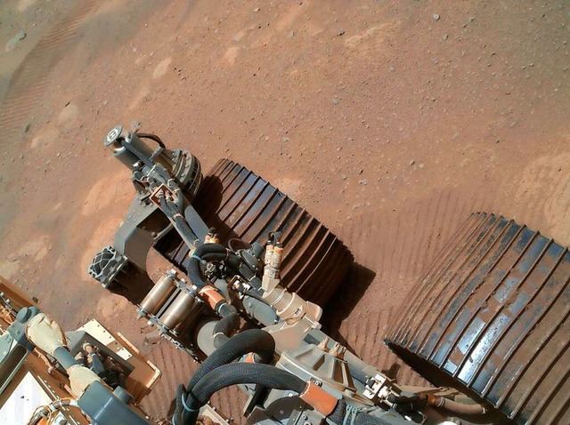 Ein von einer Kamera des Mars-Rovers P...eil des Rovers auf der Marsoberflche.  | Foto: Nasa, Jpl-Caltech (dpa)