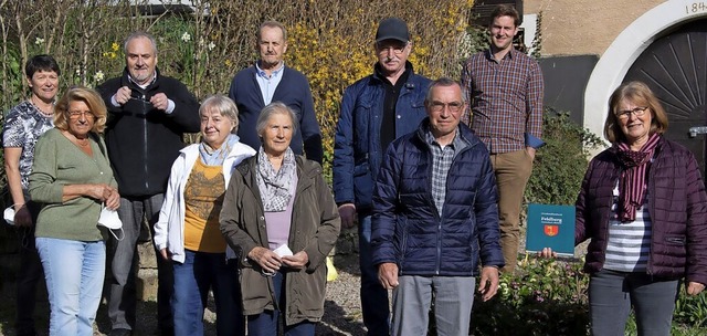 Eine Gruppe engagierter Feldberger und...enbuch nach vier Jahren Arbeit fertig.  | Foto: Volker Mnch