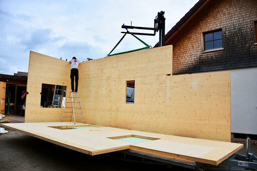 Jonathan beim Bau des Tiny Houses  | Foto: Privat