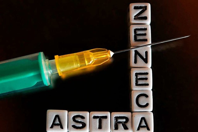 Der Astrazeneca-Impfstoff ist umstritt...ch sofort spritzen lassen (Symbolbild)  | Foto: BARBARA GINDL (AFP)