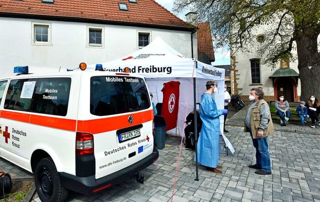 Das neue DRK-Testmobil feierte am Freitag in Munzingen seine Premiere.  | Foto: Michael Bamberger