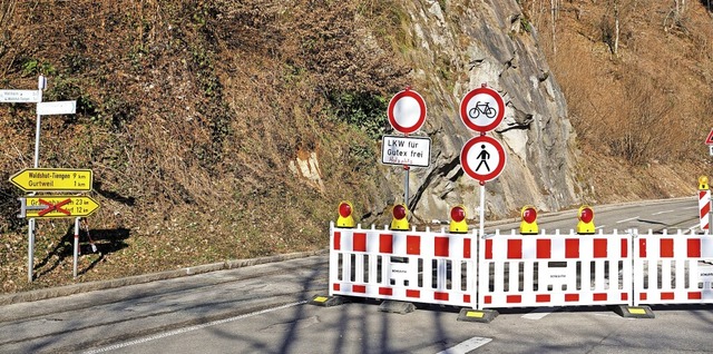Die Verkehrszeichen weisen eindrcklic...ran und sehen mgliche Gefahren nicht.  | Foto: Werner Steinhart