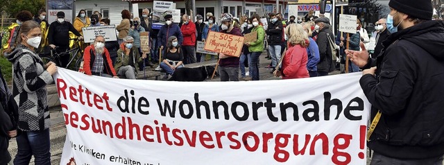 Nach einer Ansprache am Busbahnhof zog...anstaltung gegen 16 Uhr ihr Ende fand.  | Foto: Wolfgang Knstle