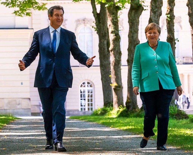 Kanzlerkandidat Markus Sder mit Bundeskanzlerin Angela Merkel.  | Foto: PETER KNEFFEL (AFP)