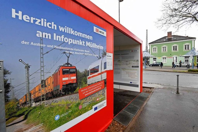 Im Container am Mllheimer Bahnhof inf...r die Arbeiten zum Rheintalbahnausbau.  | Foto: Volker Mnch