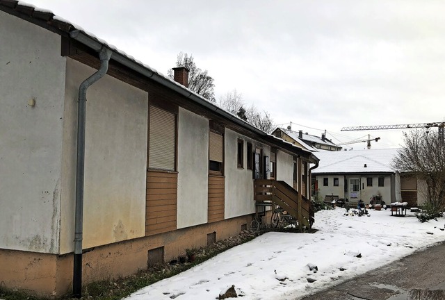Die Zukunft des nrdlicher gelegenen G...dachlosenunterkunft ist noch ungewiss.  | Foto: Monika Weber