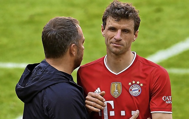 Bayern-Coach Hans-Dieter &#8222;Hansi&...lverteidigers in der Champions League.  | Foto: Andreas Gebert (dpa)