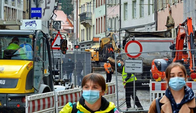 In der Salzstrae wurde mit den Arbeit...ellen des Jahres in Freiburg begonnen.  | Foto: Michael Bamberger