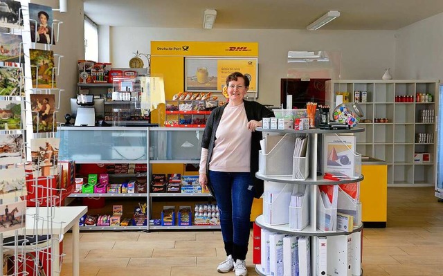 Silke Krannich bietet Schreibwaren und...ahrung aus verschiedenen Branchen mit.  | Foto: Ingo Schneider