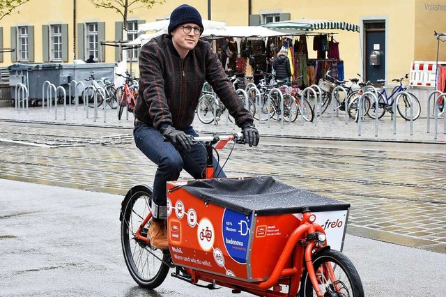 Der Autor beim Selbstversuch mit dem E-Lastenrad des Frelo-Verleihs  | Foto: Michael Bamberger