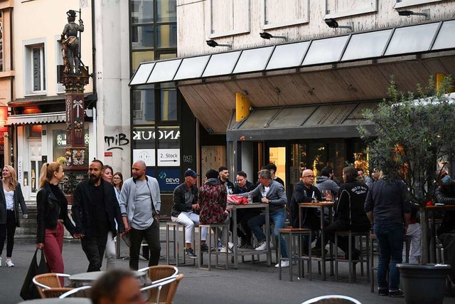 Szenen aus Basel aus dem Sommer 2020: ...stronomie in der Schweiz wieder ffnen  | Foto: Juri Junkov