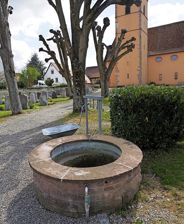 Auch auf dem Kirchener Friedhof knnen Besucher noch kein Wasser schpfen.   | Foto: Herbert Frey