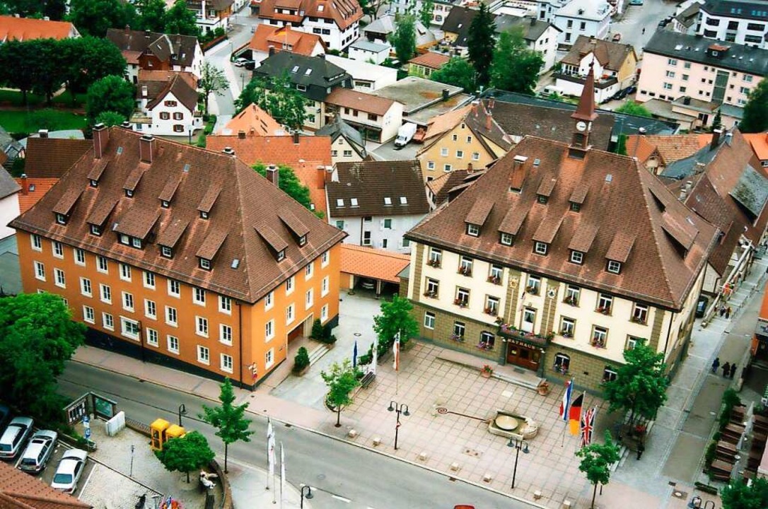 Das heutige Rathaus wurde  1817/19 in ...k auf und brachte  sein Rentamt unter.  | Foto: Roland Weis