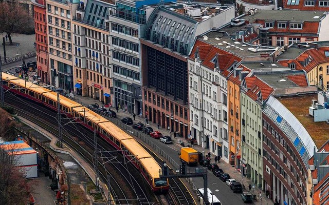 Der Hackesche Markt in Berlin ist eine...e Wohngegend &#8211; mit hohen Mieten.  | Foto: JOHN MACDOUGALL (AFP)