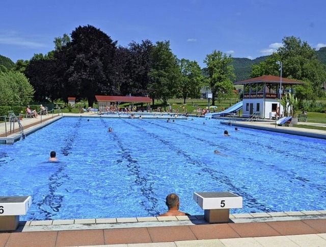 Das Elzacher Schwimmbad  soll sein Aus...n Bild vom Beginn der Badesaison 2019   | Foto: Nikolaus Bayer