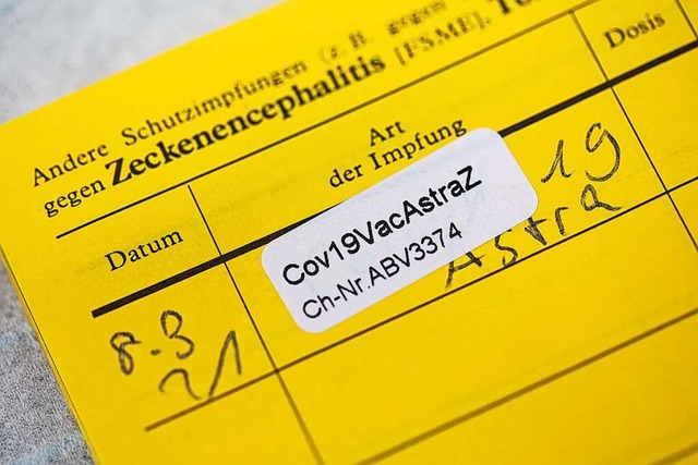 Alternativ zum Impfausweis knnen Bescheinigungen ausgestellt werden.  | Foto: Rolf Vennenbernd (dpa)