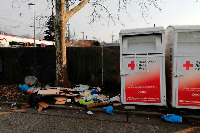 Die Altkleidercontainer an der Messe w...dort war stndig Mll entsorgt worden.  | Foto: DRK Kreisverband Lrrach