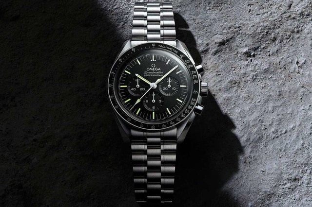 Die Speedmaster Moonwatch von Omega f...iburg gibt es sie bei Juwelier Nittel.  | Foto: Omega AG