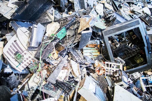 Elektroschrott kann man beim Recyclinghof oder bei vielen Hndlern abgeben.  | Foto: Marcel Kusch