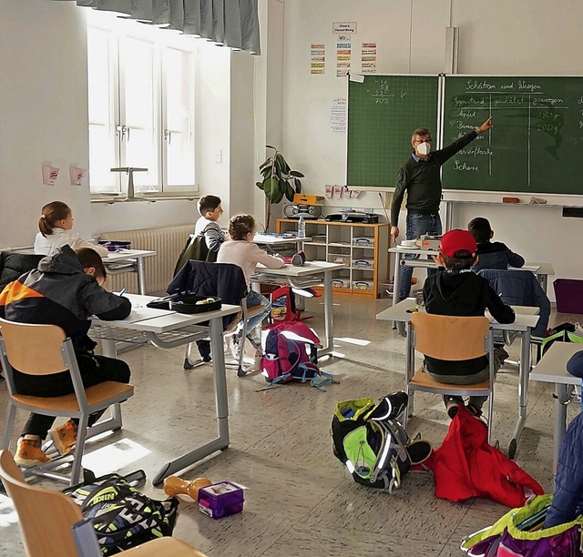 Blick in ein Klassenzimmer der Hans-Th..., die in Prsenz unterrichtet werden.   | Foto: Ursula Freudig