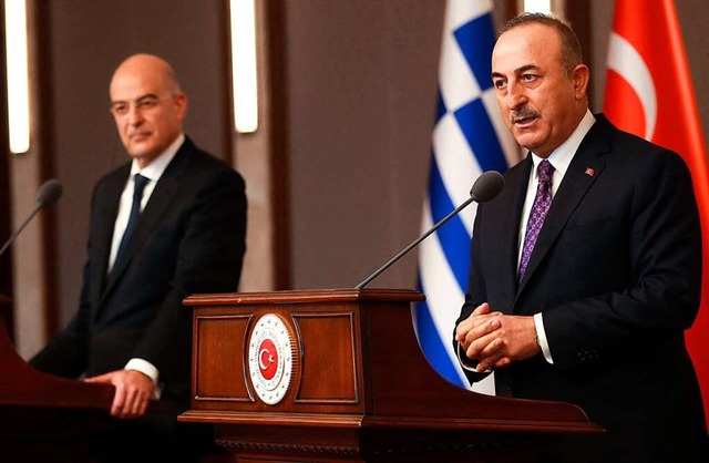 Mevlut Cavusoglu (rechts) Nikos Dendias.  | Foto: ADEM ALTAN (AFP)