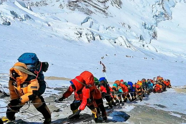 Bergsteiger am Mount Everest  | Foto: Rizza Alee (dpa)
