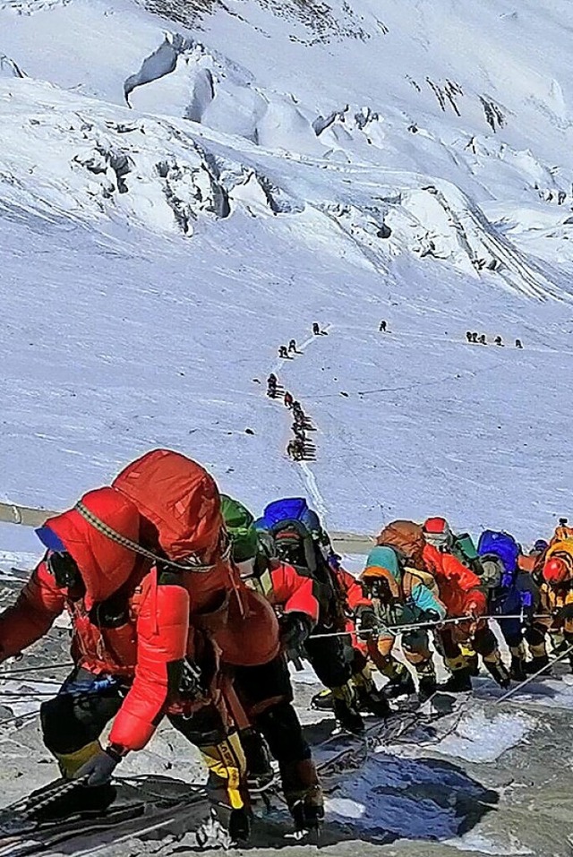 Bergsteiger am Mount Everest  | Foto: Rizza Alee (dpa)