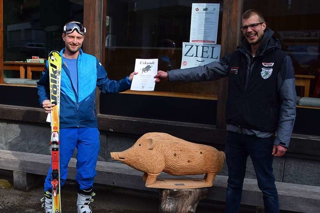 Der Sieger Manuel Schneider mit der h...itnehmer und Koordinator Marc Klingele  | Foto: Urlike Jger