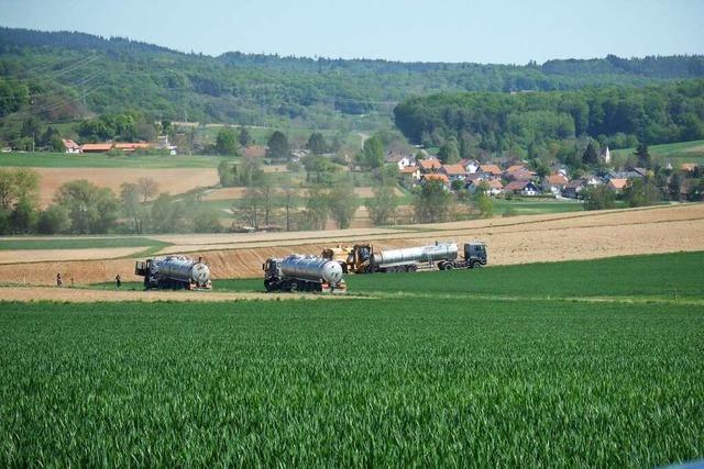 In Kandern-Tannenkirch wird ber Lkw auf Feldwegen gestritten