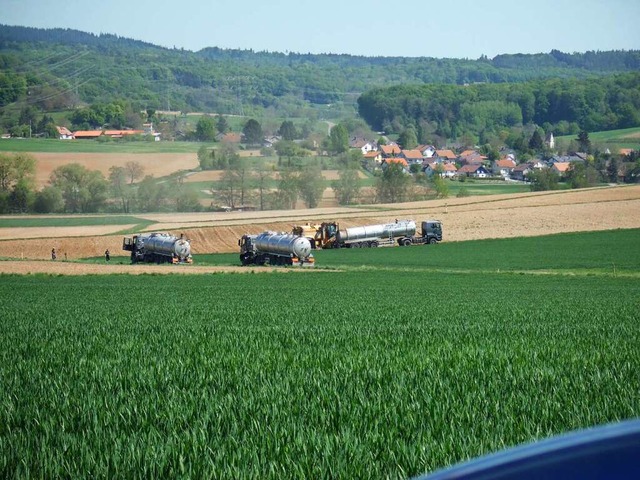 Dass schwere Lkw auf den Feldwegen unt... sind, sorgt in Tannenkirch fr rger.  | Foto: Fritz Hferlin