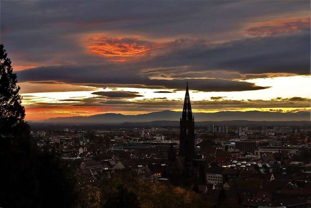 Freiburg, wundervoll beleuchtet.  | Foto: Heinz Ney