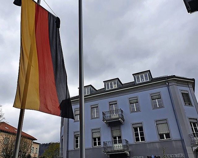 Trauerbeflaggung in Waldshut fr die Corona-Opfer  | Foto: Schlichter, Juliane