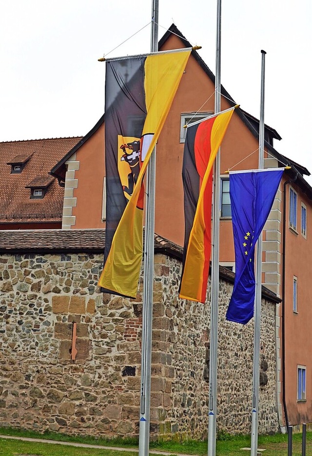 Trauerbeflaggung an der Kirchzartener Talvogtei   | Foto: Gerhard Lck