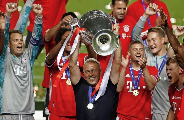 So strahlen wie nach dem Champions-Lea...mit Pokal) beim FC Bayern  nicht mehr.  | Foto: Matthew Childs (dpa)