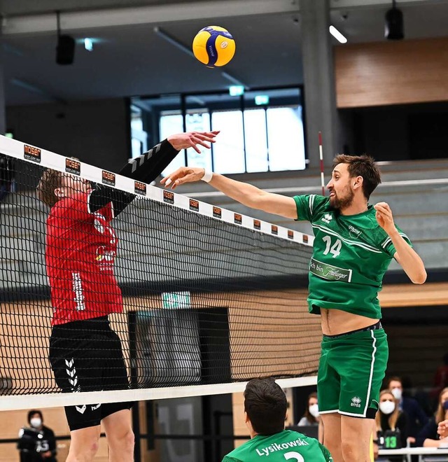 Mittelblocker Tobias Nolte (rechts) ge... Aktivposten bei der FT 1844 Freiburg.  | Foto: Achim Keller