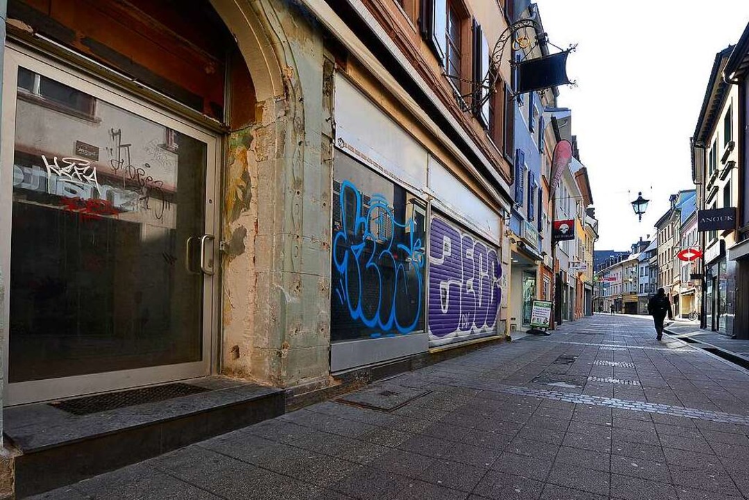 Leerstand an der Rathausgasse: Seit 20...r Kleine Meyerhof geschlossen (links).  | Foto: Ingo Schneider