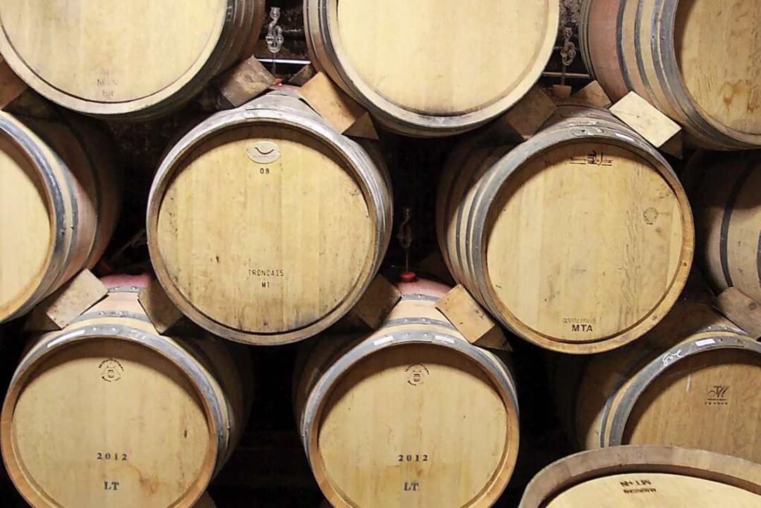 Damit der Wein in den Fssern gut verg...eltweit Hefen aus Breisach eingesetzt.  | Foto: Max Schuler