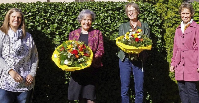 Alt und neu im Vorstand der Voices in ...whlte erste Vorsitzende Gerlinde Bach  | Foto: Voices in Takt