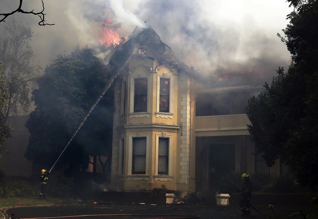 Auch ein Wohnheim der Universitt Kapstadt brannte.  | Foto: Nardus Engelbrecht (dpa)