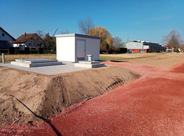 Einer der fertiggestellten Brunnen und...gehrige Trafostation bei Nonnenweier.  | Foto: Regierungsprsidium